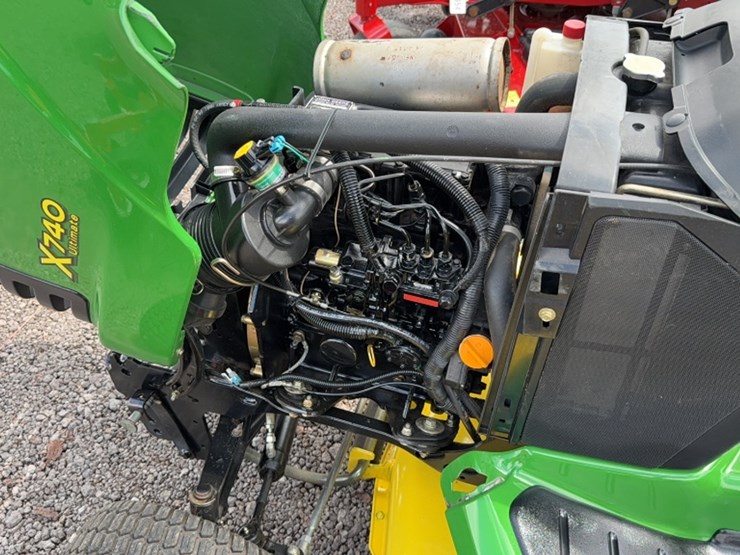 john-deere-x740-image-10