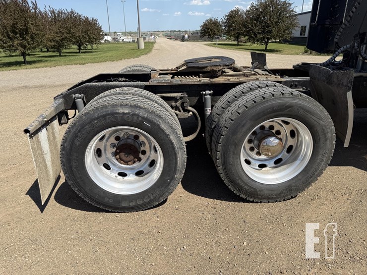 2009-peterbilt-386-image-34