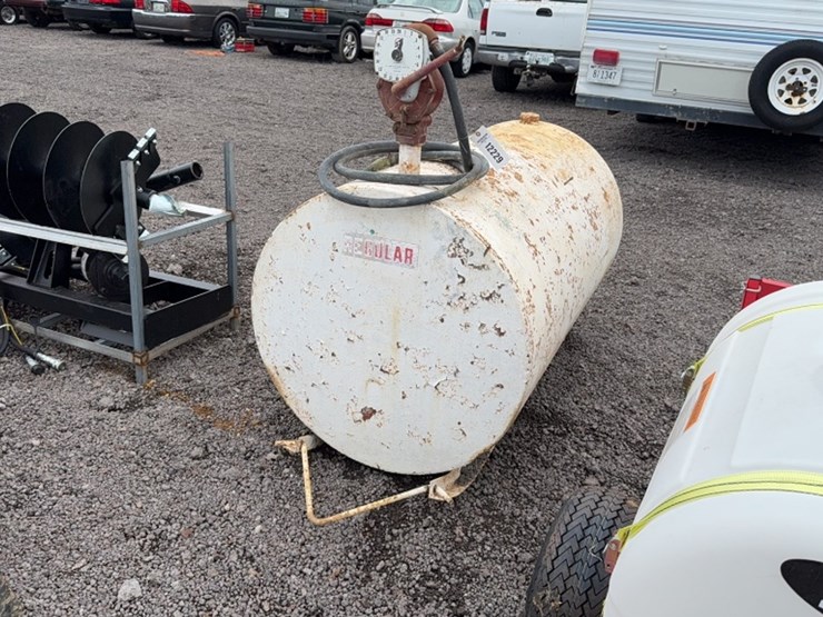 #3037-•-fuel-tank-w/-manual-pump-&-hose-image-1