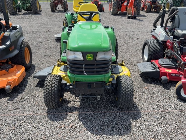 john-deere-x585-image-2
