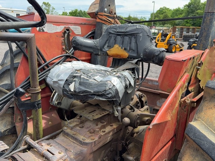massey-ferguson-261-image-13