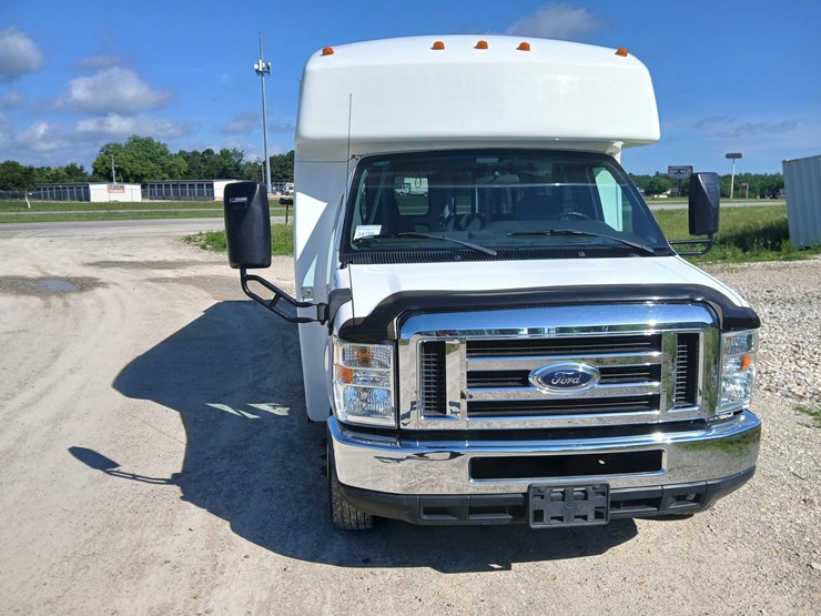 2009-ford-e450-image-14