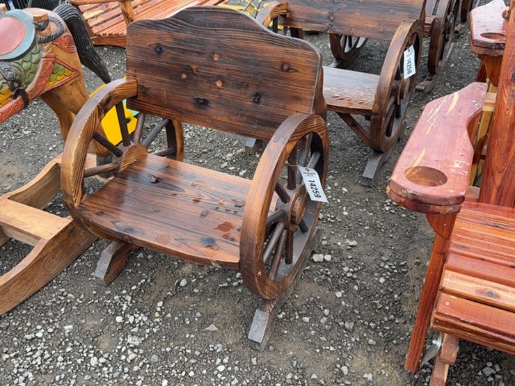 #6064-•-wooden-wagon-wheel-bench-image-1