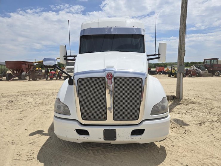 2018-kenworth-t680-image-2