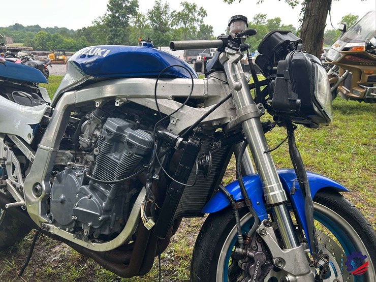 1995-suzuki-gsx-r750w-motorcycle-image-17