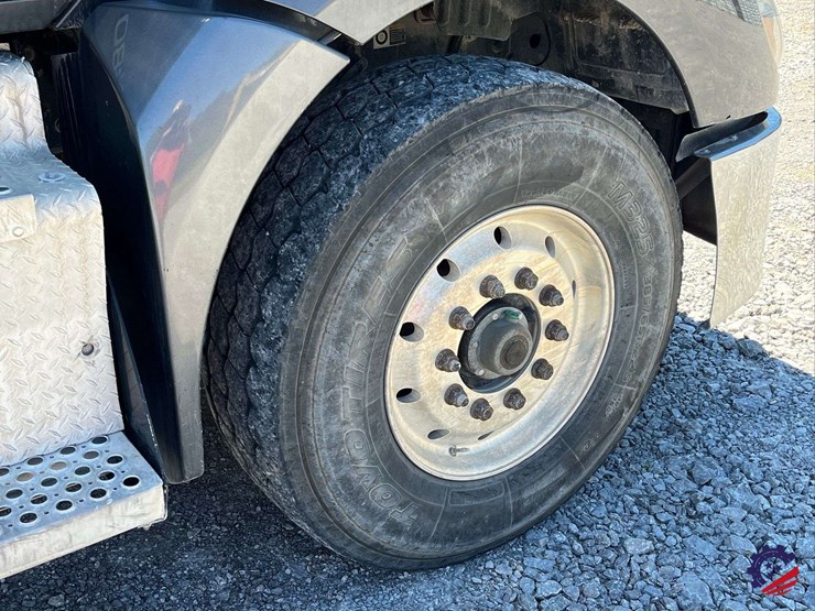 2017-kenworth-t680-image-14