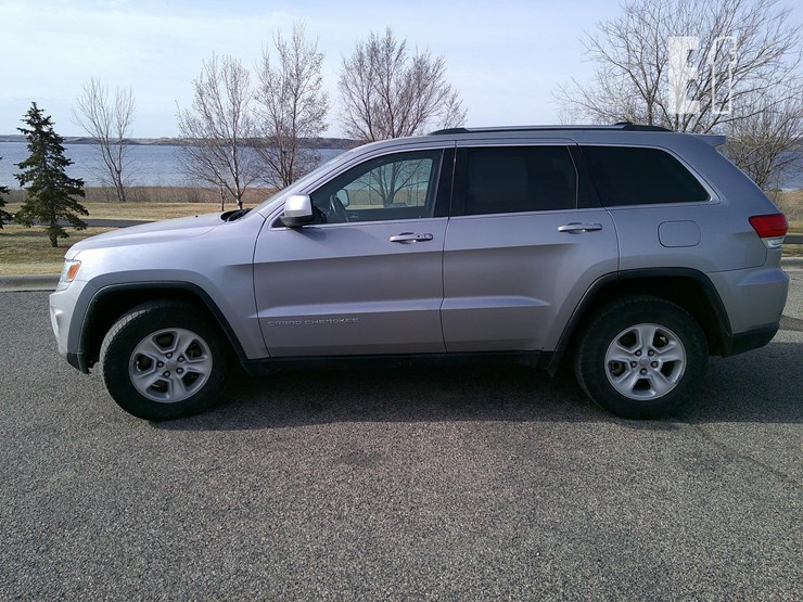 2015-jeep-grand-cherokee-laredo-image-2