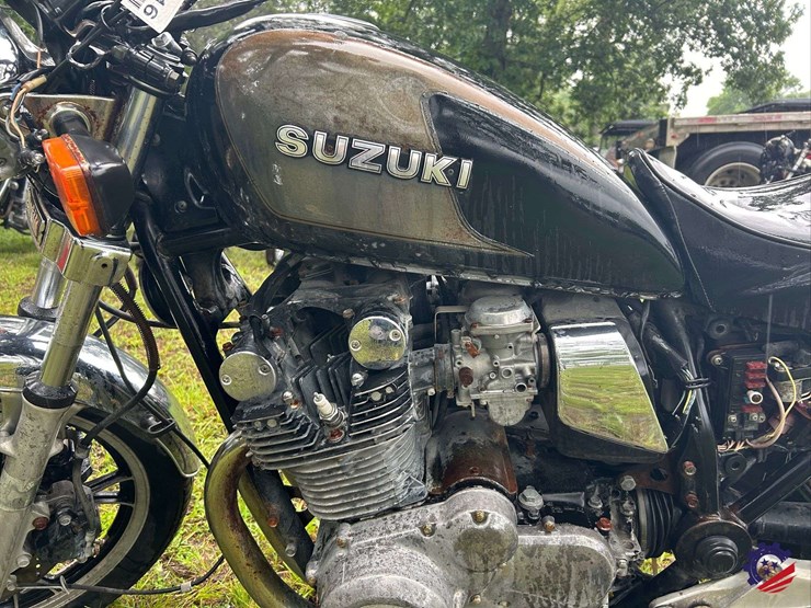 suzuki-gs1100gl-motorcycle-image-8