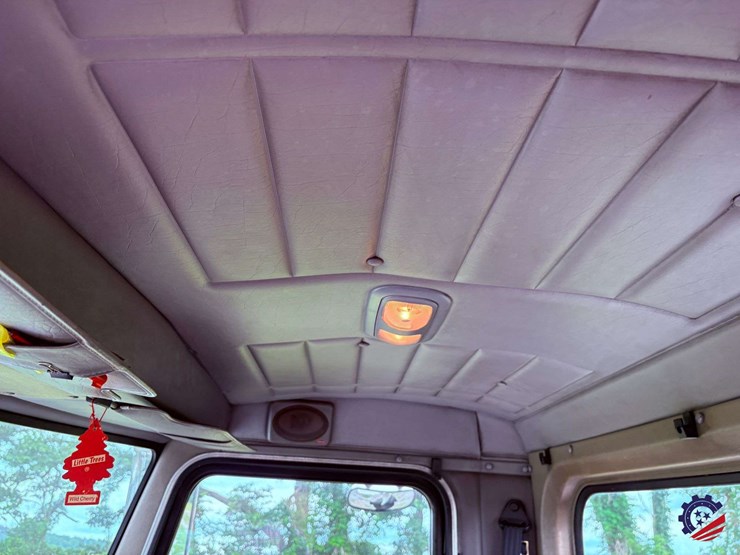 2006-peterbilt-335-image-68