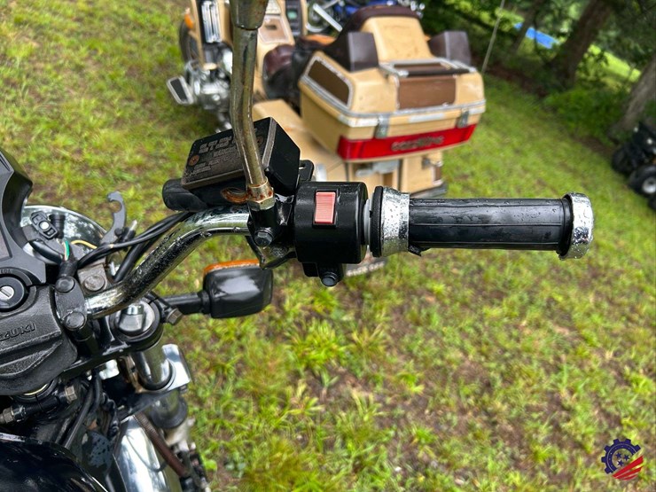 suzuki-gs1100gl-motorcycle-image-19