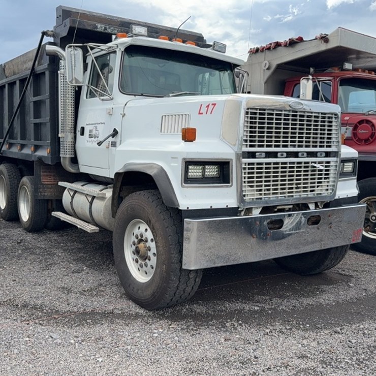 1985 FORD 9000