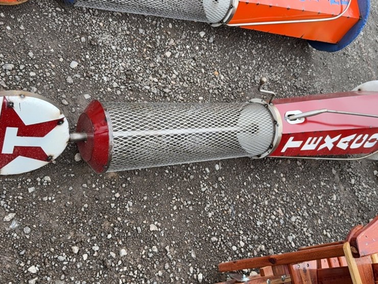 #6044-•-texaco-gas-pump-yard-ornament-image-1
