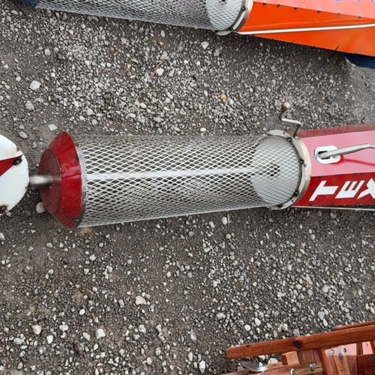 #6044 • TEXACO GAS PUMP YARD ORNAMENT