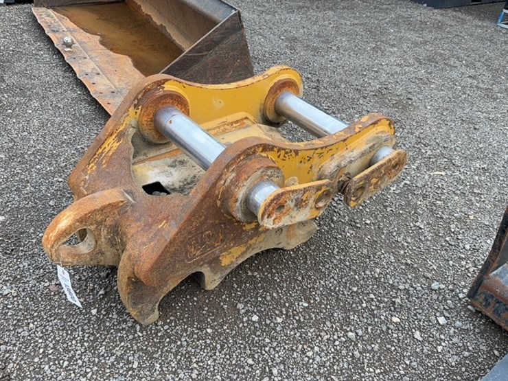 #2022-•-cat-excavator-hyd-quick-coupler-image-1