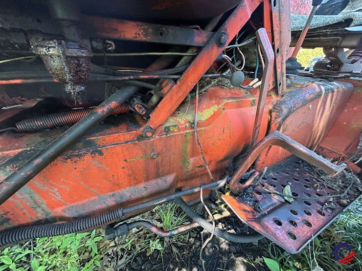 (inop)-allis-chalmers-farm-tractor-image-32
