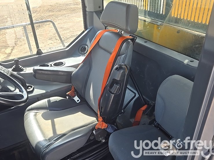 2023-deere-260e-image-45