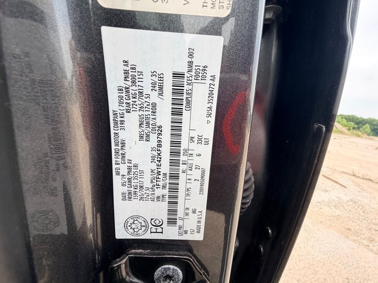2019-ford-f150-image-47