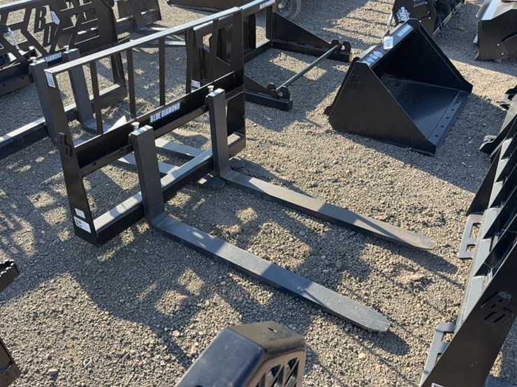 #2044-•-blue-diamond-48"-skid-steer-pallet-forks-image-1