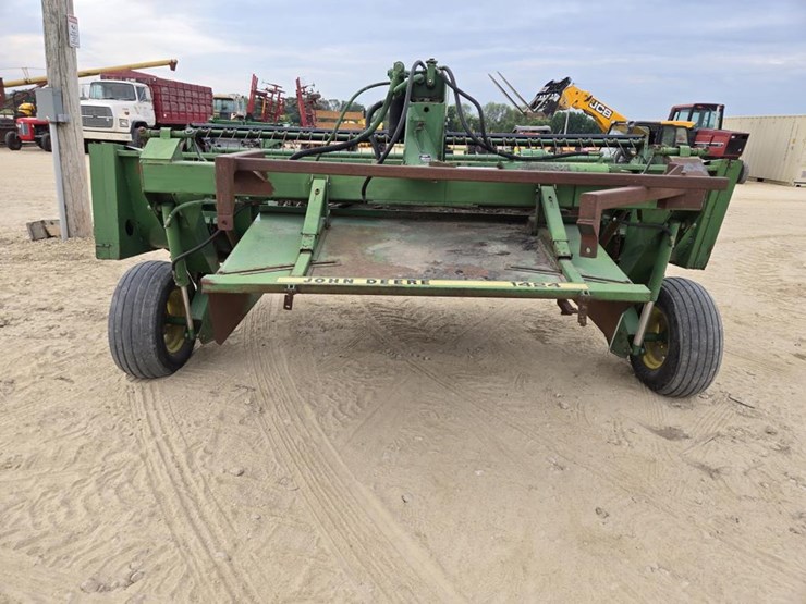 john-deere-240-image-11
