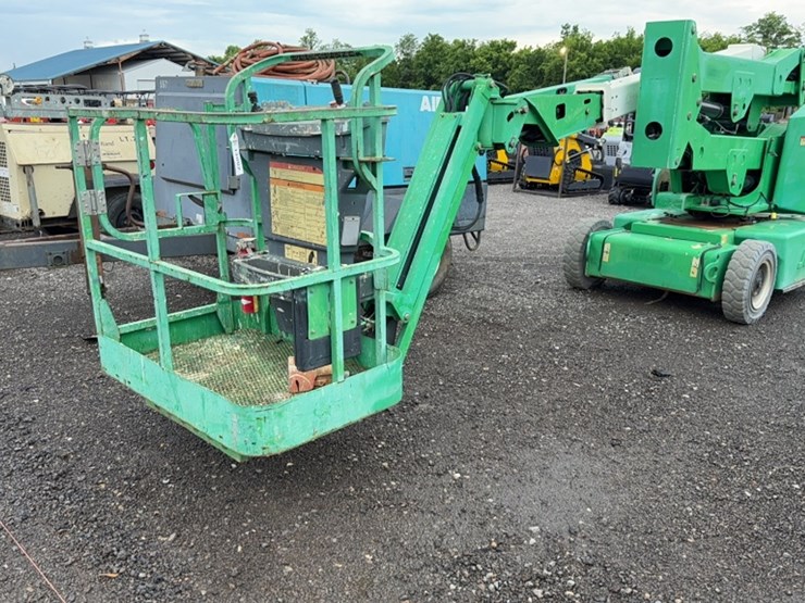 2011-jlg-e400ajp-image-1