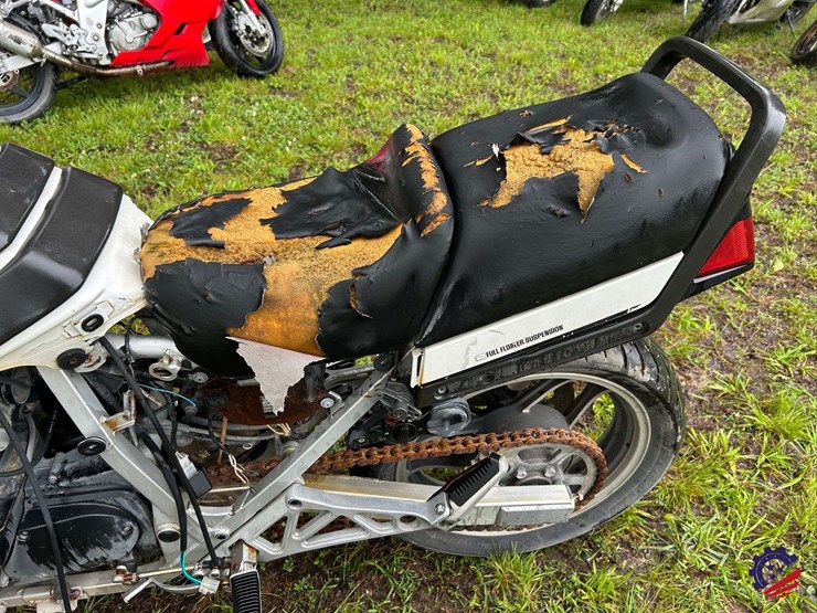 1985-suzuki-gs1150-motorcycle-image-11
