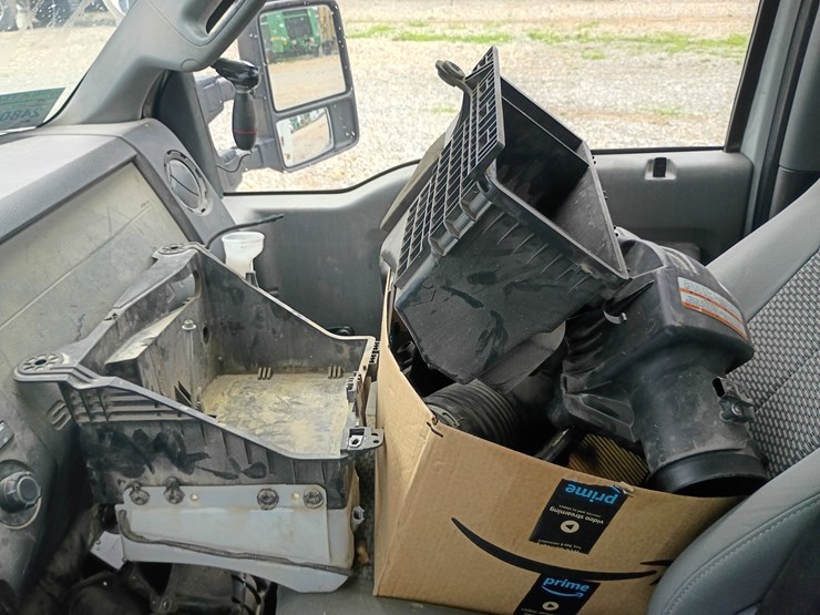 2011-ford-f550-image-36