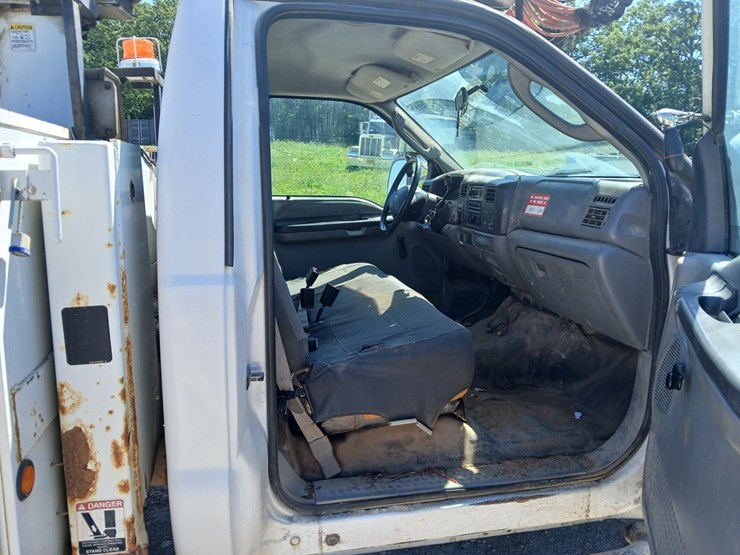 2003-ford-f550-image-33