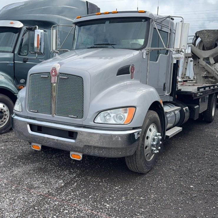 2019 KENWORTH T270