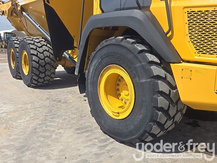 2023-deere-260e-image-12