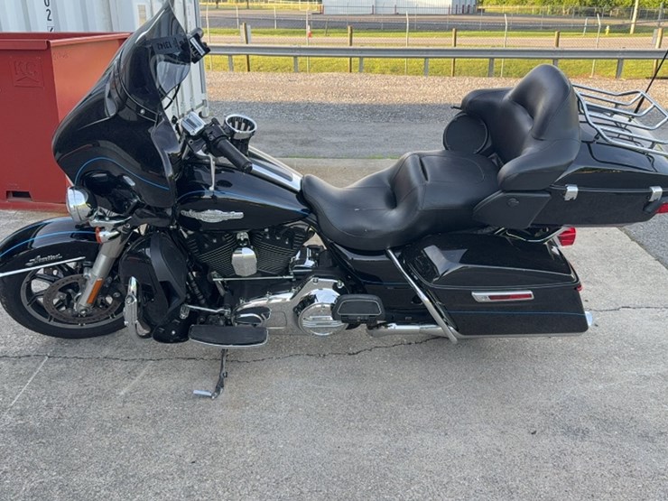 #3017-•-2015-harley-davidson-flh-motor-cycle-image-10