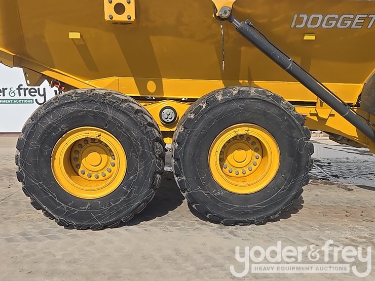 2023-deere-260e-image-13