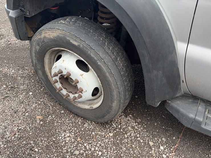2008-ford-f550-image-12