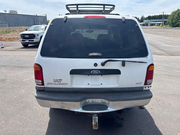 2001-ford-explorer-xlt-image-4