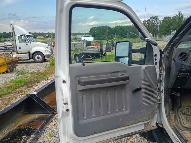 2011-ford-f550-image-30