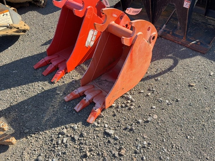 #2008-•-kubota-12"-excavator-bucket-image-1