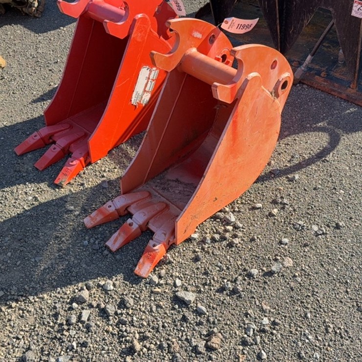 #2008 • KUBOTA 12" EXCAVATOR BUCKET