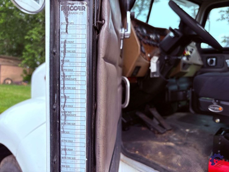 2006-peterbilt-335-image-56