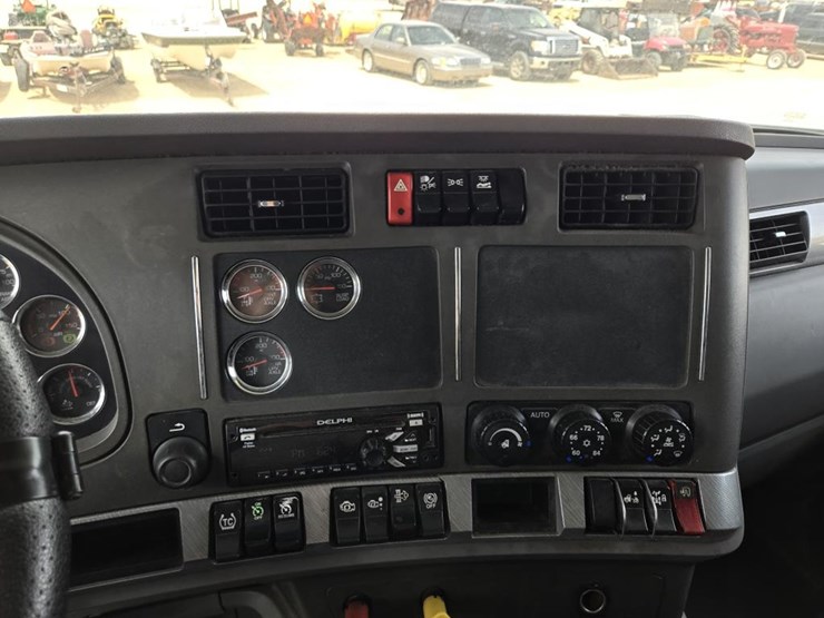 2018-kenworth-t680-image-26