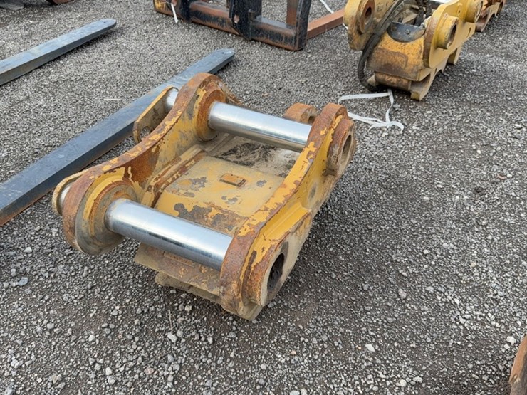 #2022-•-cat-excavator-hyd-quick-coupler-image-3