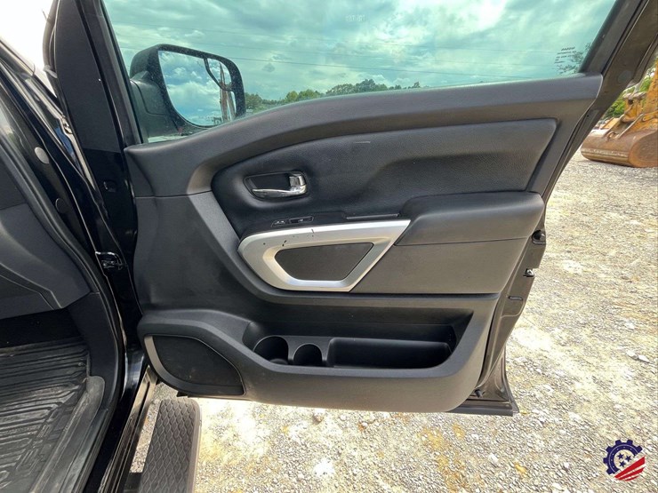 2017-nissan-titan-image-51