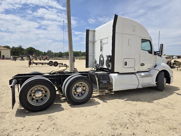 2018-kenworth-t680-image-11
