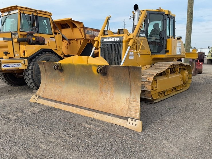 komatsu-d65ex-image-1