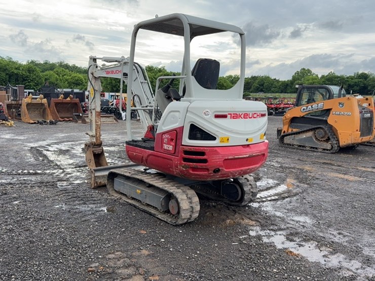 takeuchi-tb230-image-10