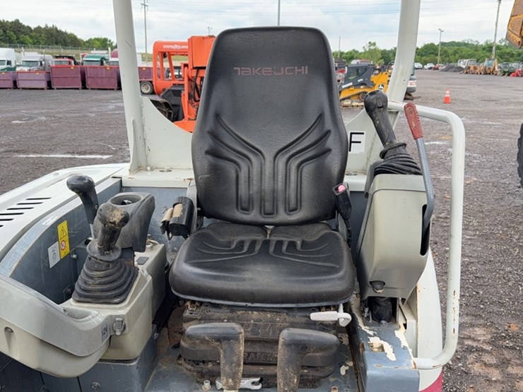 takeuchi-tb230-image-14
