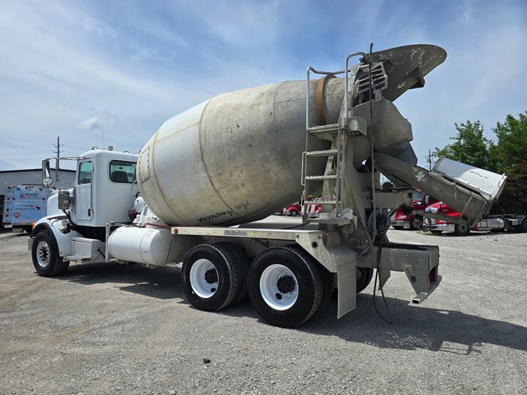 2009-peterbilt-365-image-11
