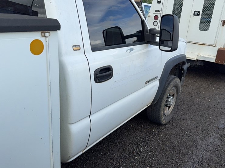 2004-chevrolet-2500-image-5