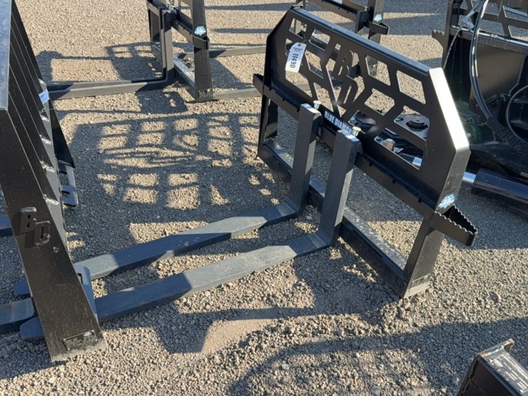 #2045-•-blue-diamond-48"-skid-steer-pallet-forks-image-1