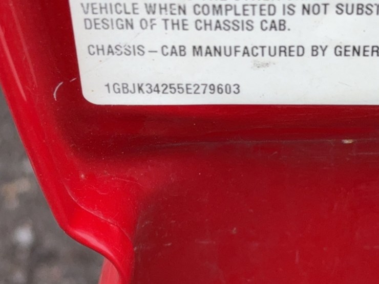 2005-chevrolet-3500-image-18