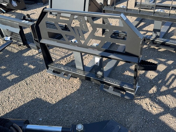 #2045-•-blue-diamond-48"-skid-steer-pallet-forks-image-3