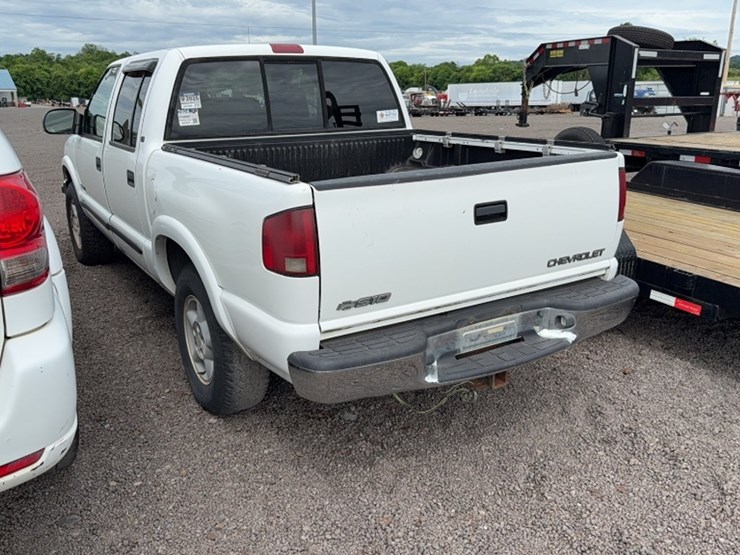 2002-chevrolet-s10-image-8